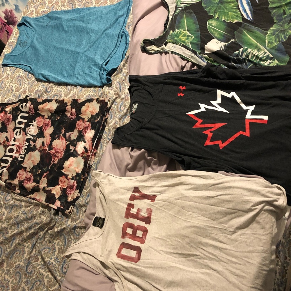 ⚡️ 5 tank tops Bundle - meant for a size Large Men